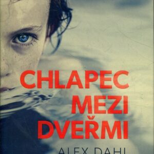 Chlapec mezi dveřmi